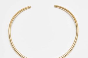 Rigid open necklace
